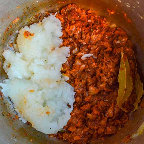 Onions, paprika and bay leaves in a pot