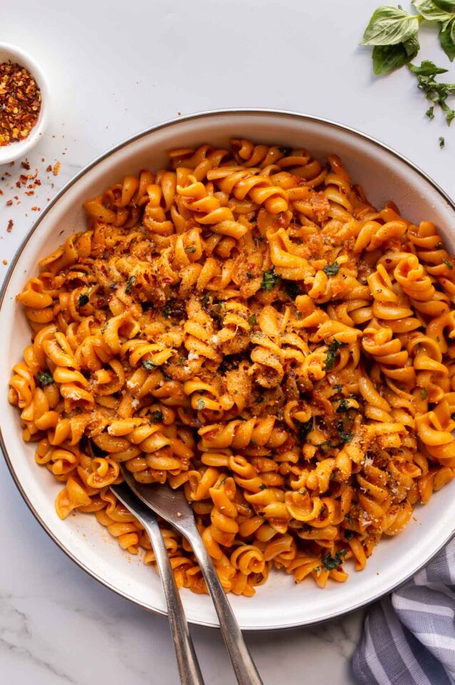 Vegan Creamy Tomato Pasta (20 minutes!) - The Fiery Vegetarian